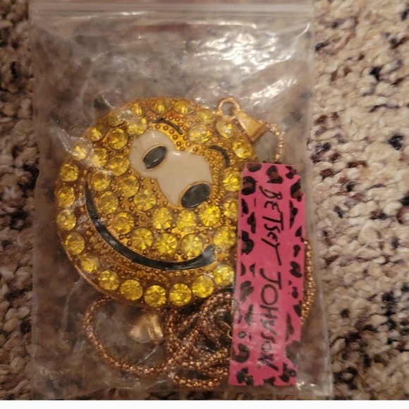 Rhinestine 😃 Smiley Emoji Necklace - Picture 4 of 4
